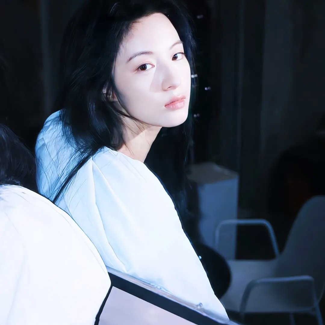 虽然是公会的前台小姐，因为讨厌加班，所以打算自己讨伐boss